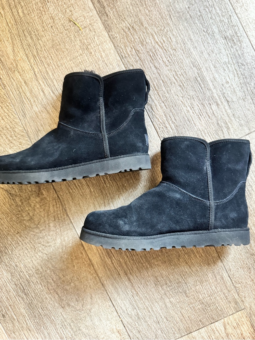 Women’s ugh Black Suede Ankle Boots